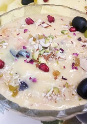 A picture of Fruit Custard.