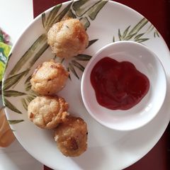 A picture of Suji/ semolina balls.