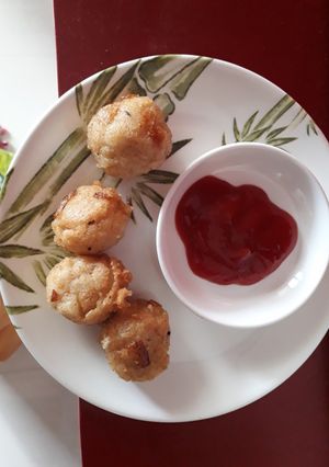A picture of Suji/ semolina balls.