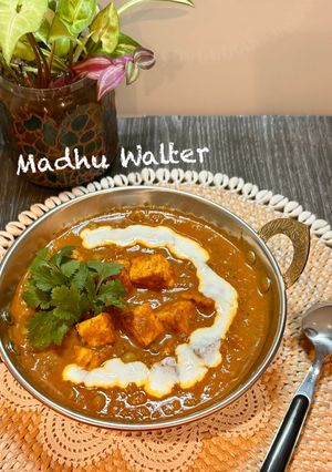 A picture of Creamy Paneer Matar Curry.
