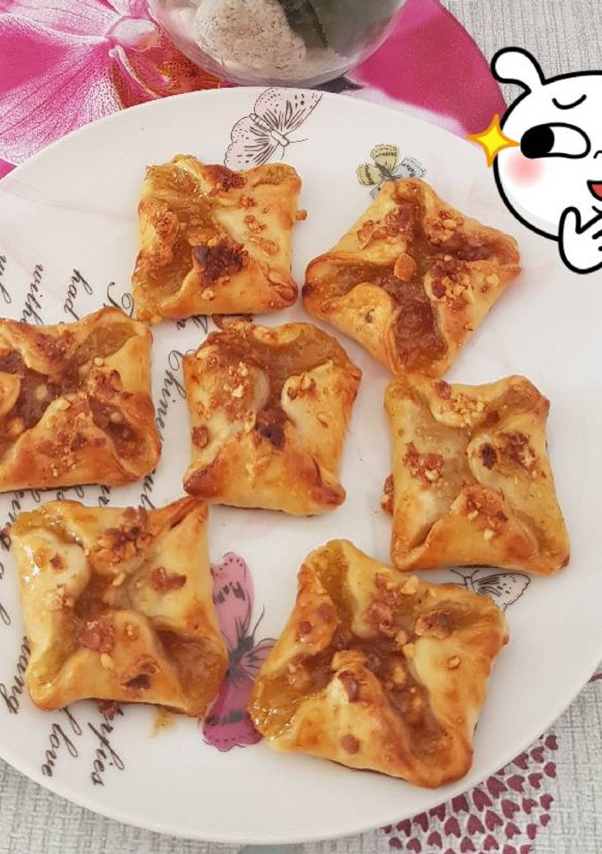 Una foto de Cuadraditos de hojaldre rellenos de mermelada de higos