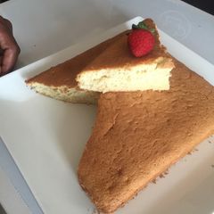 A picture of Japanese sponge cake.