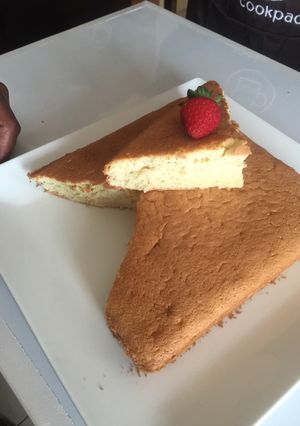 A picture of Japanese sponge cake.