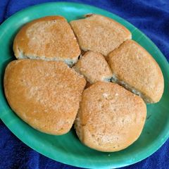 A picture of Buns in pan.