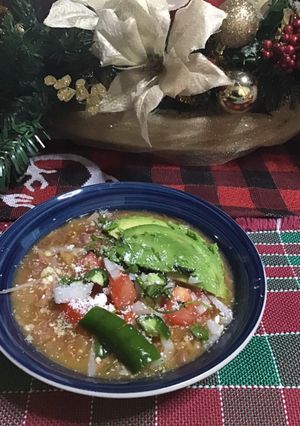 Una foto de Frijoles charros con hueso de jamón
