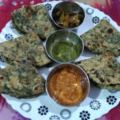 Methi paratha A picture of Methi paratha.