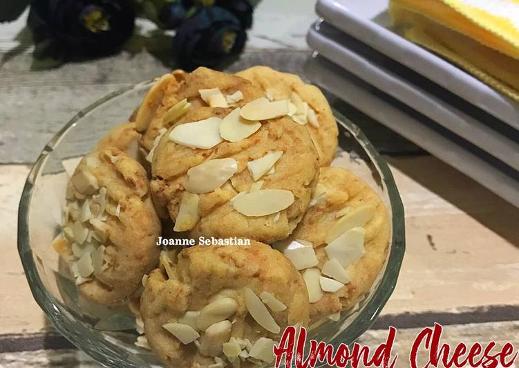 Langkah Mudah untuk Membuat Almond Cheese Cookies, Menggugah Selera
