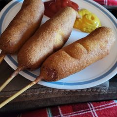A picture of Corndogs.