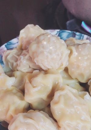 Hình của món Hoành thánh tôm thịt.