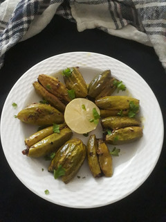 भरवां परवल (bharwan parwal recipe in hindi) रेसिपी मुख्य फोटो