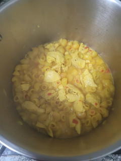 Una foto de Guiso de pollo con pasta