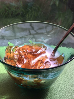 A picture of Tea Kanten with milk.
