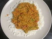 Una foto de lentejas con arroz basmati