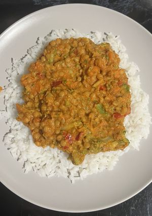 Una foto de Lentejas al Curry con Arroz Basmati