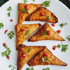 A picture of Mini onion samosa.