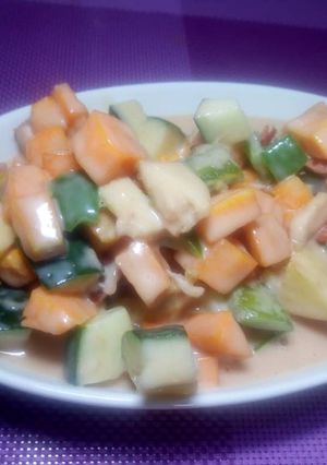 A picture of Chicken salad.