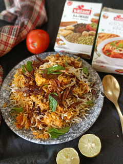 પનીર મખની દમ બિરયાની (Paneer Makhani Dum Biryani Recipe In Gujarati) રેસીપી મુખ્ય ફોટો