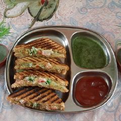 A picture of Stuff Veg mayonnaise brown bread grilled sandwich.