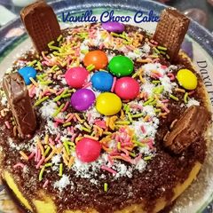 A picture of Pillsbury Vanilla Choco Cake In Cooker.