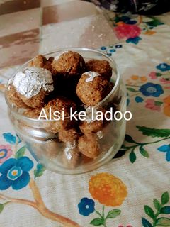 अलसी के लडू(alsi ke laddu recipe in hindi) रेसिपी मुख्य फोटो