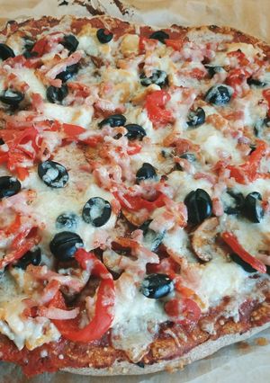 Una foto de Pizza con masa casera de harina de trigo y espelta integral