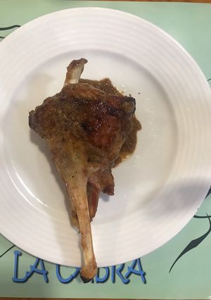 Foto principal de Jarretes de cordero al horno acompañados de salsa Pedro Ximénez