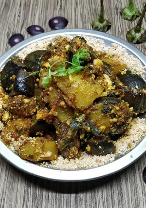 वांगे बटाटा सुकी भाजी (vange batata suki bhaji recipe in marathi) रेसिपी चे मुख्य फोटो 