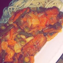 A picture of Pasta and veggies soup.