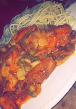 A picture of Pasta and veggies soup.