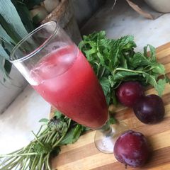 A picture of Plum sharbat.