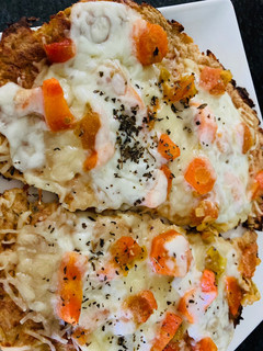 Una foto de Pizza veggie base de coliflor