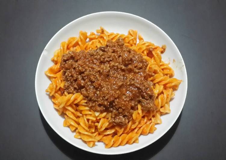 Fusilli a la bolognesa