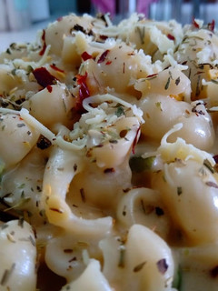 व्हाईट सॉस पास्ता (white sauce pasta recipe in Hindi) रेसिपी मुख्य फोटो