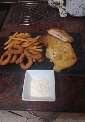 Una foto de Libritos de cinta de lomo con mozzarella y jamón serrano en freidora de aire