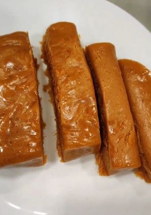 வெள்ளம் மைசூர் பாகு(Jaggery mysorepak recipe in tamil) செய்முறை முக்கிய புகைப்படம்