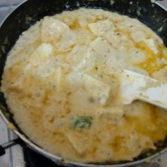 A picture of Paneer white curry.