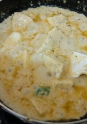 A picture of Paneer white curry.