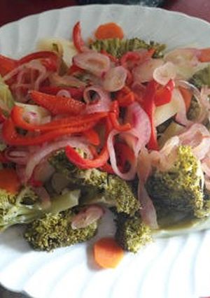 Una foto de Ensalada de brócoli y coliflor