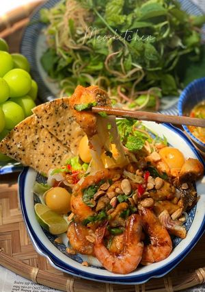 A picture of Mi Quang with Snakehead Fish (Fish Fillet).