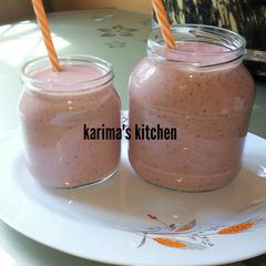 A picture of Strawberry banana smoothie.