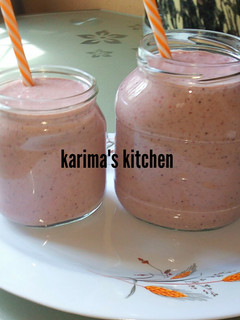 A picture of Strawberry banana smoothie.