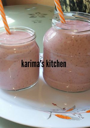 A picture of Strawberry banana smoothie.