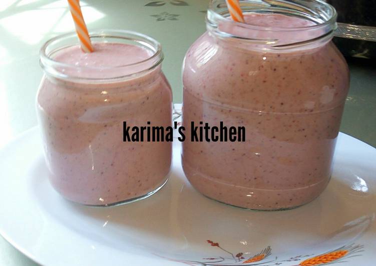 Simple Way to Make Quick Strawberry banana smoothie