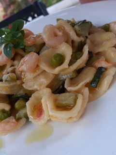 Foto di Orecchiette con gamberi e verdure