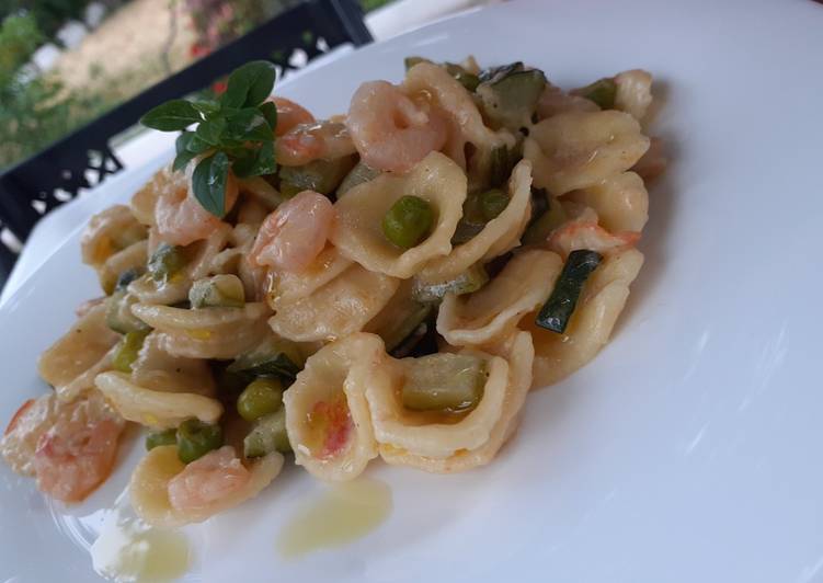 Orecchiette con gamberi e verdure