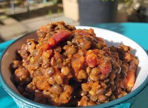 Une photo de Lentilles aux lardons sauce tomate bio