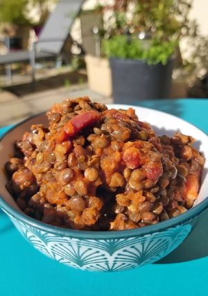 Une photo de Lentilles aux lardons sauce tomate bio