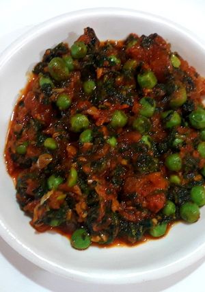 A picture of Methi matar.