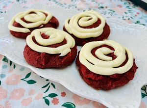 Una foto de 💕 Red Velvet Cookies: amor en cada bocado 💕