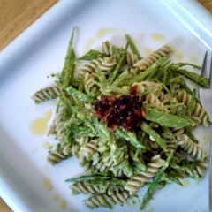 A picture of Avocado pesto Brown rice Fusilli.